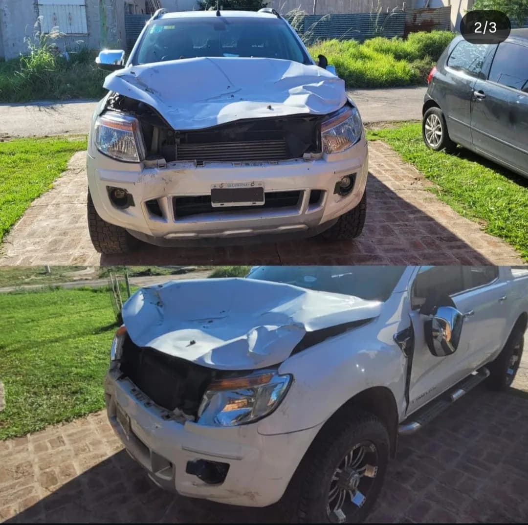 Ford Ranger con daños frontales antes de la reparación
